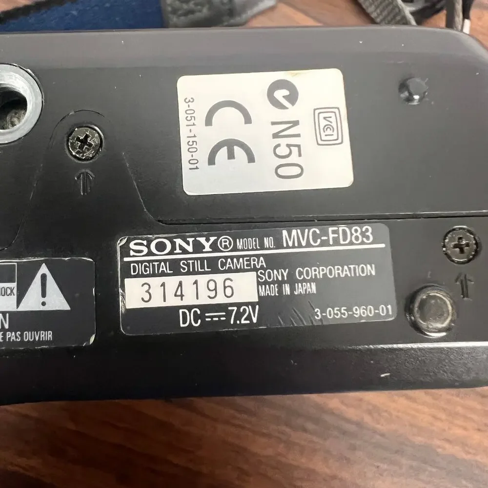 Sony Mavica MVC-FD83 Digital Camera Silver With Case For Parts / Repair